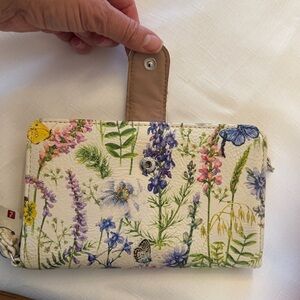 MUNDI FLORAL WALLET, WRISTLET.  NEW